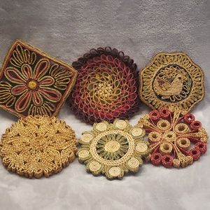 6 decorative trivet/pot holders for décor or home use